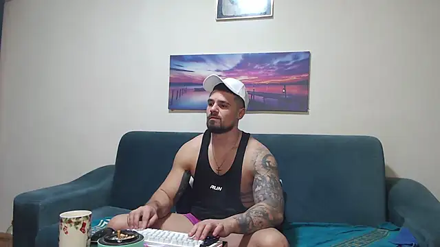 Tiberius_hunk's Live XXX Chat