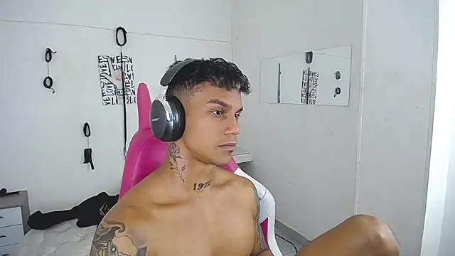 Leonard_Price's Live XXX Chat