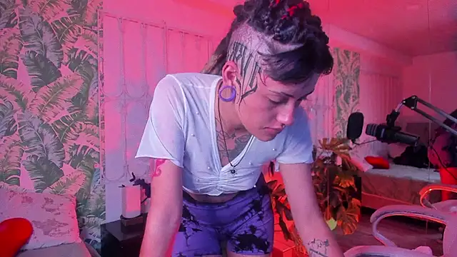 _sharlotte777 即時 XXX 聊天