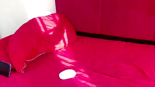 HugeTitisxx's Webcam Show