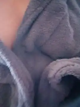 kamita-12 élő XXX-chatje