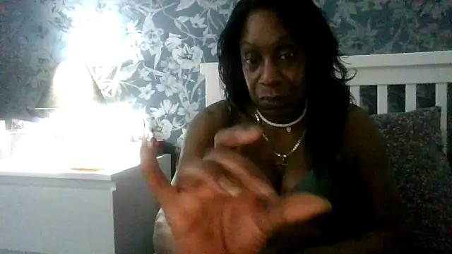 Ebony-SultryXのライブXXXチャット