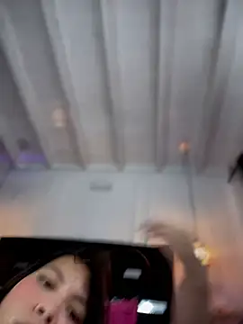 LatinaDollXXXのライブXXXチャット