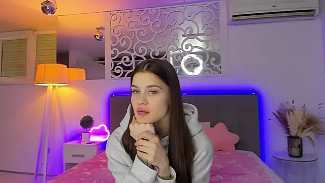 LuisaCloverのライブXXXチャット