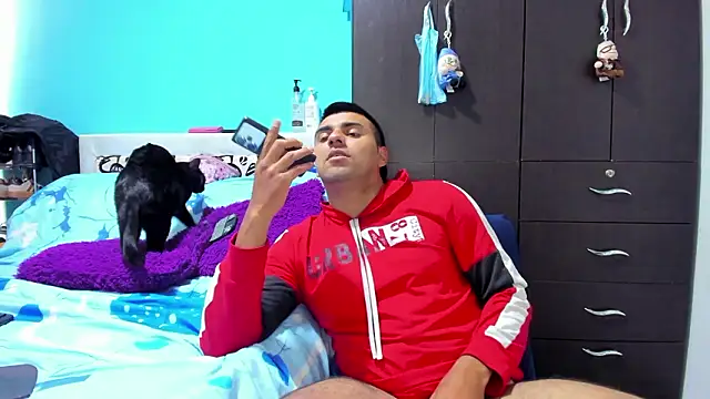 LazyandSniffer28's Live XXX Chat