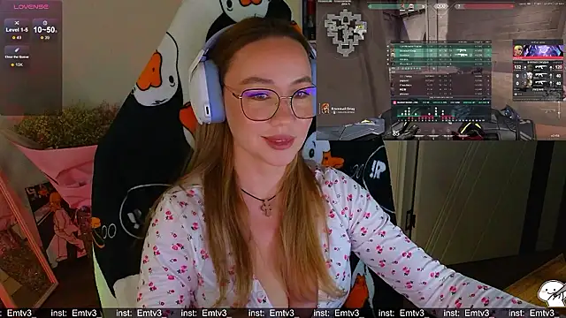 Chatroom XXX en direct de Emili1-