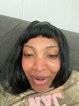 Queenkimi777 现场XXX聊天