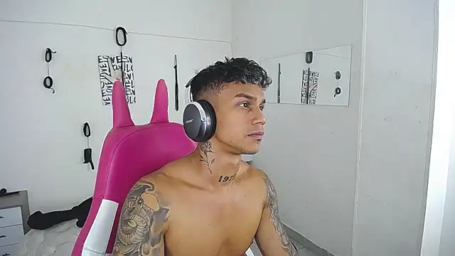 Leonard_Price Show Webcam