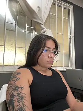 Chatroom XXX en direct de Alyha_Cortes