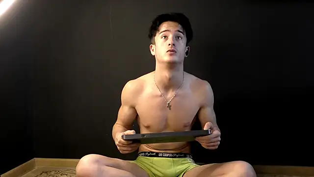 SirReed Adlı Modelin Canlı XXX Sohbeti