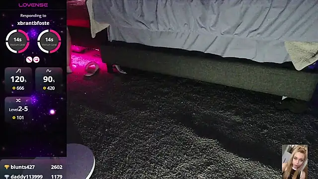 Blondiewithanass Chat XXX in diretta