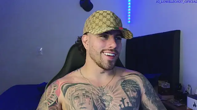 Ades_Lowe Adlı Modelin Web Kamerası Şovu