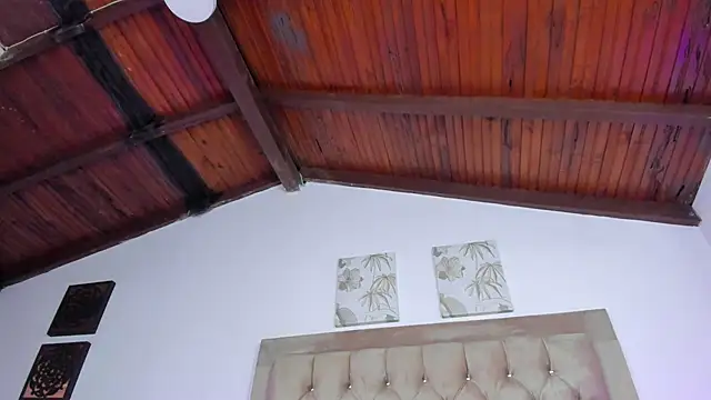 KristalFoxx live XXX chat