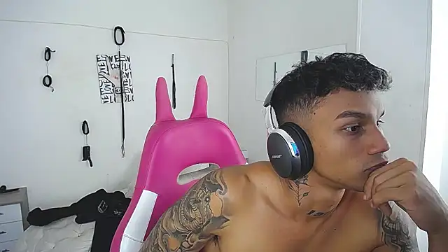 Leonard_Price Live XXX-Chat