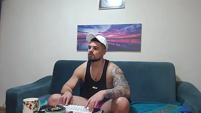 Pokazy przed kamerką – Tiberius_hunk