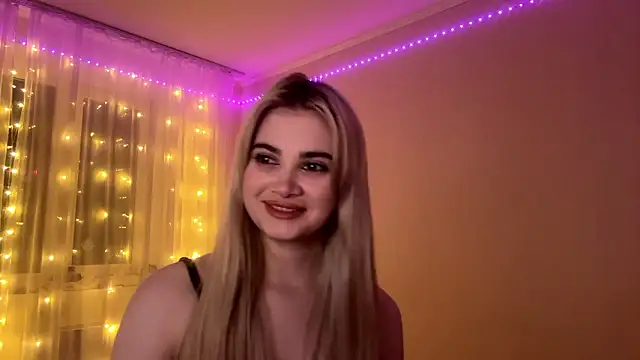 Pokazy przed kamerką – KariJarecke