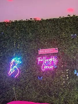 RenaThickAss: онлайн-секс-чат