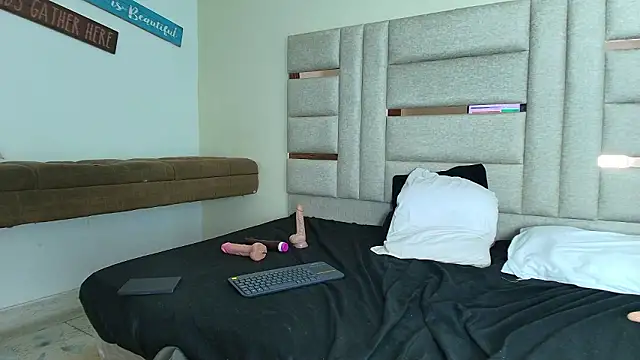 LittlePeach_'s Live XXX Chat