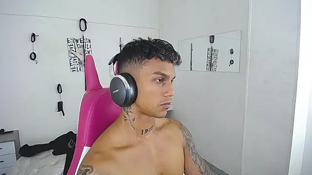 Leonard_Price Live XXX-Chat