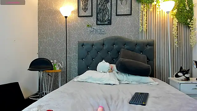 lana_gill1's Webcam Show