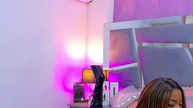 LorraiineJohnson's Live XXX Chat