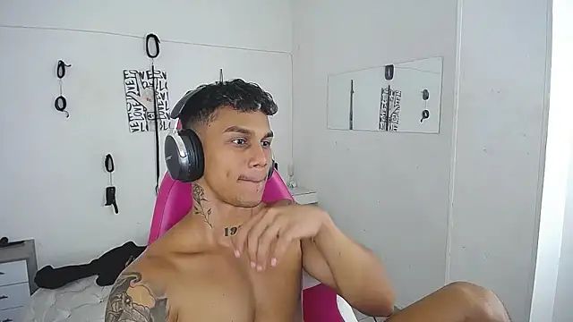 Leonard_Price – Naživo XXX chat