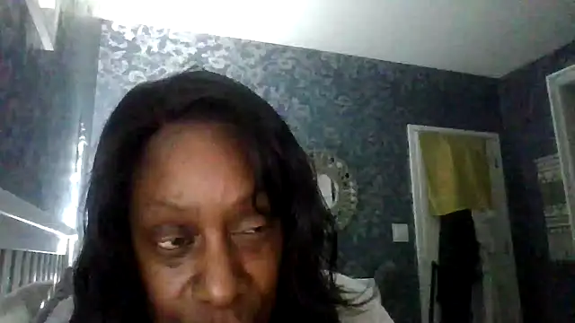 Ebony-SultryX: онлайн-секс-чат