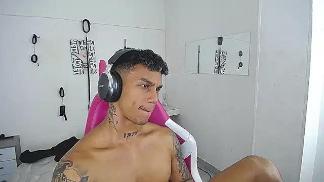 Leonard_Price Pertunjukan Webcam