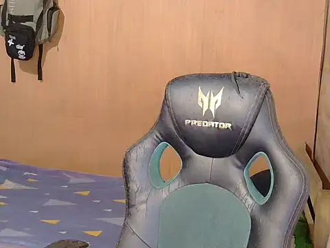 hugekenbigcock Adlı Modelin Canlı XXX Sohbeti