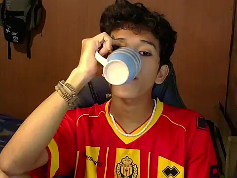 hugekenbigcock Adlı Modelin Canlı XXX Sohbeti