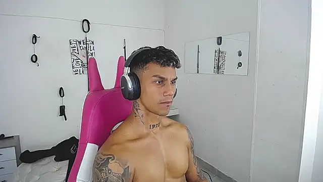 Leonard_Price's Live XXX Chat