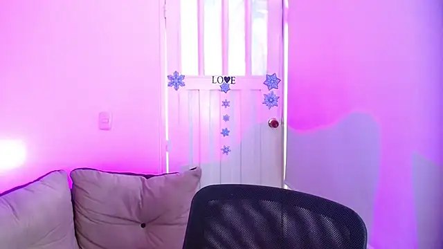 milfrousse's Live XXX Chat