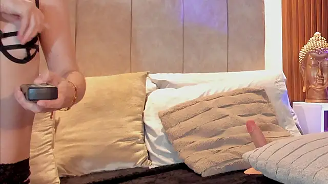 Lauraa_saenz11's Live XXX Chat