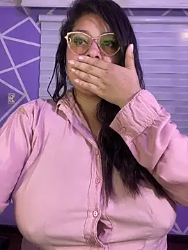 MiiaaJoness' Webcam Show