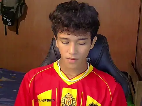 hugekenbigcock Adlı Modelin Canlı XXX Sohbeti