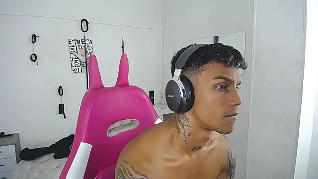 Živý XXX chat Leonard_Price