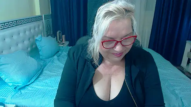 SonyaHotMilf: διαδικτυακό σόου στην κάμερα