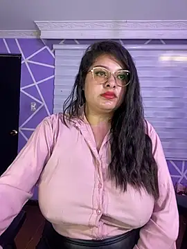 MiiaaJoness' Webcam Show