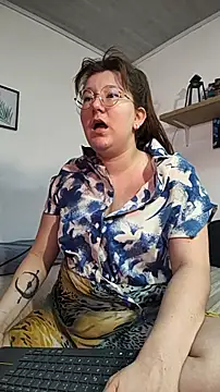 HunnyyLove's Live XXX Chat