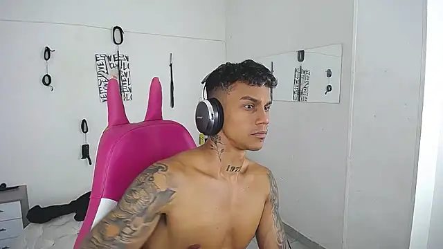 Leonard_Price's Live XXX Chat