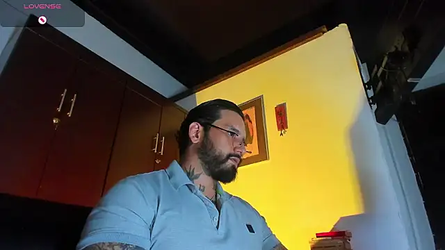 Chatroom XXX en direct de CamiloGray_