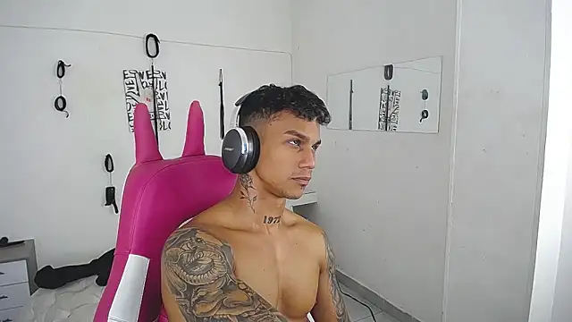 Leonard_Price live XXX chat