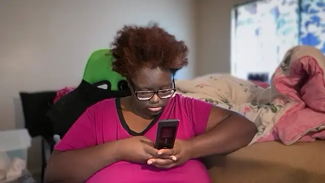 -Yagurlwest's Live XXX Chat