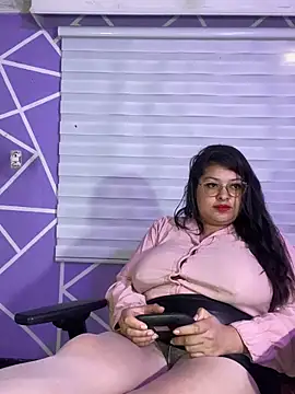 MiiaaJoness' Webcam Show