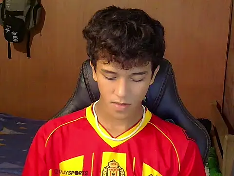 hugekenbigcock Adlı Modelin Canlı XXX Sohbeti