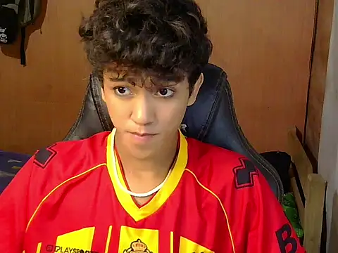 hugekenbigcock Adlı Modelin Canlı XXX Sohbeti