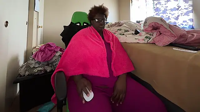 -Yagurlwest's Live XXX Chat