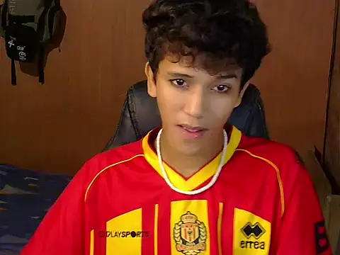 hugekenbigcock – Naživo XXX chat