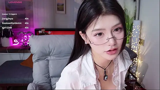 Kiki--2025 live XXX chat