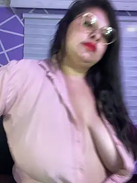 Show modela MiiaaJoness na web-kameri